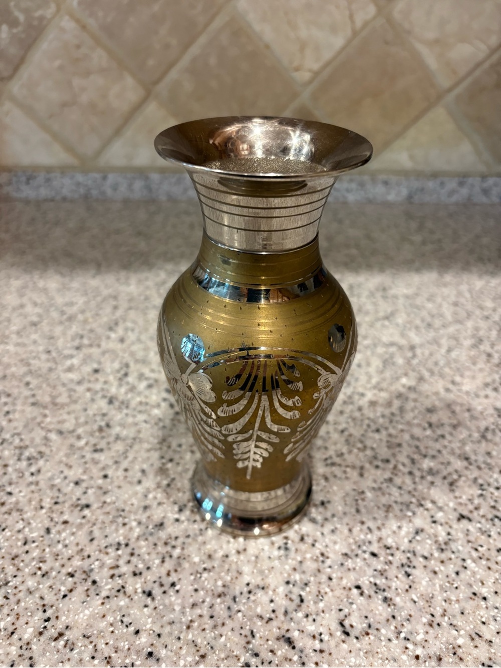 Vintage Indian brass vase - Picture 2 of 7